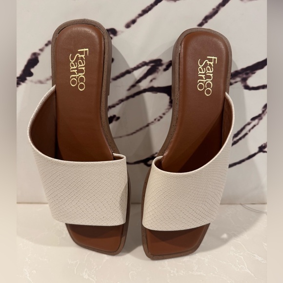 FRANCO SARTO NEW Women’s Sandals flats. Creamy white with brown soles! Size 8 - Picture 3 of 7